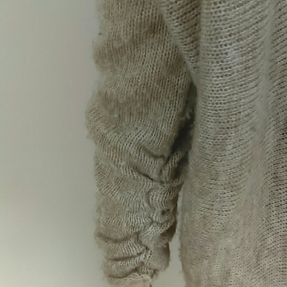 Free People Sexy Sweater. - Picture 3 of 4